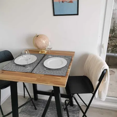 Cosy Et Rénovés Proches De La Gare Apartamento *