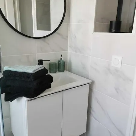 Cosy Et Rénovés Proches De La Gare Apartamento *
